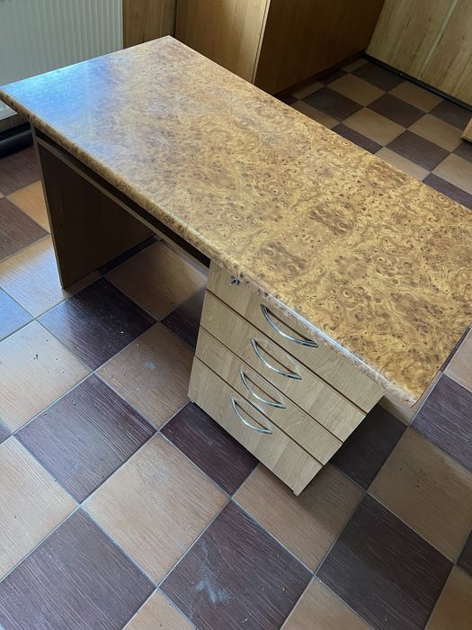 Офисный стол