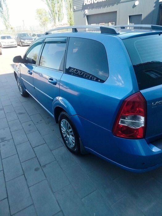 Автомобіль Шевроле Нубіра