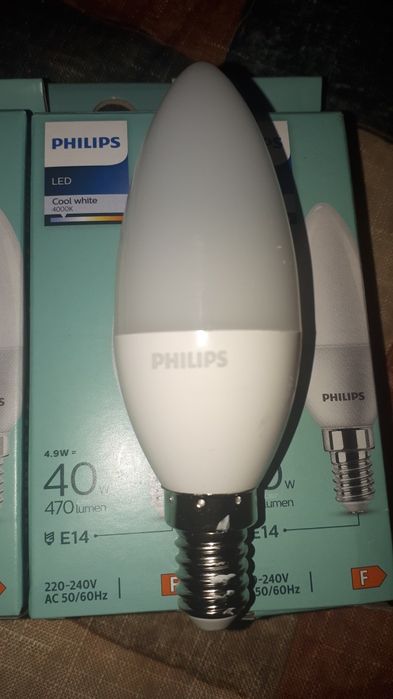 Світлодіодна лампочка Philips B35 E14/4,9w/220-240V 4000K B35 next До