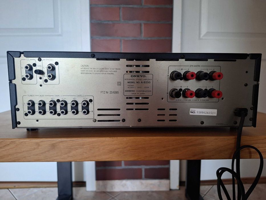 wzmacniacz Onkyo A-8250