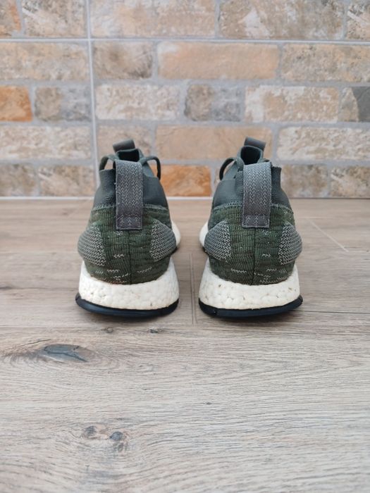 Кроссовки Adidas Boost р 43 на 42 ( 27,5 см) ц 1500 гр ориг. отл.сост