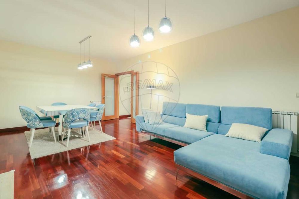 Sala completa - sofa e mesa 6 cadeirões + aparador e móvel de canto