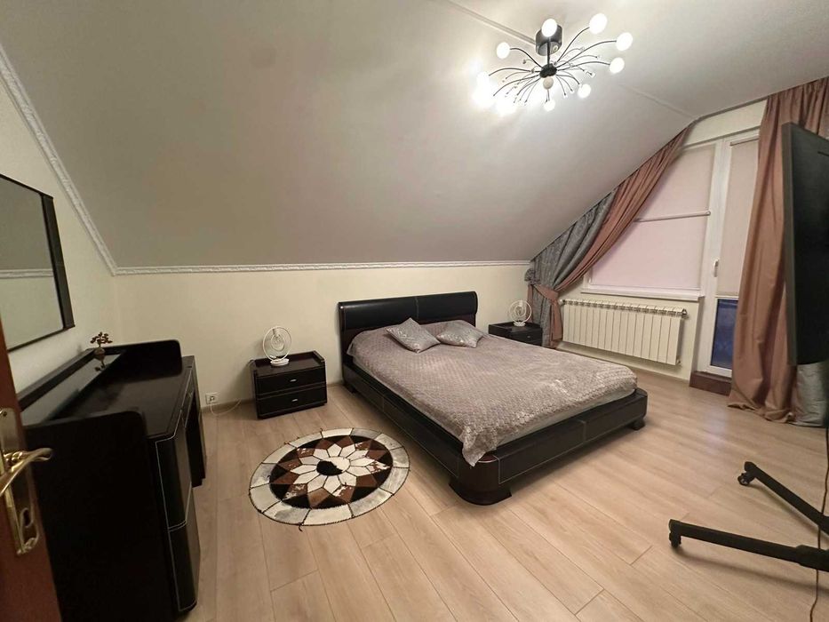 Продається сучасний 1,5-рівневий будинок у с. Барвінок