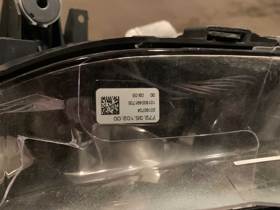 Фара передня ліва з блоками керування (на запчастини) BMW 7 2015-2019