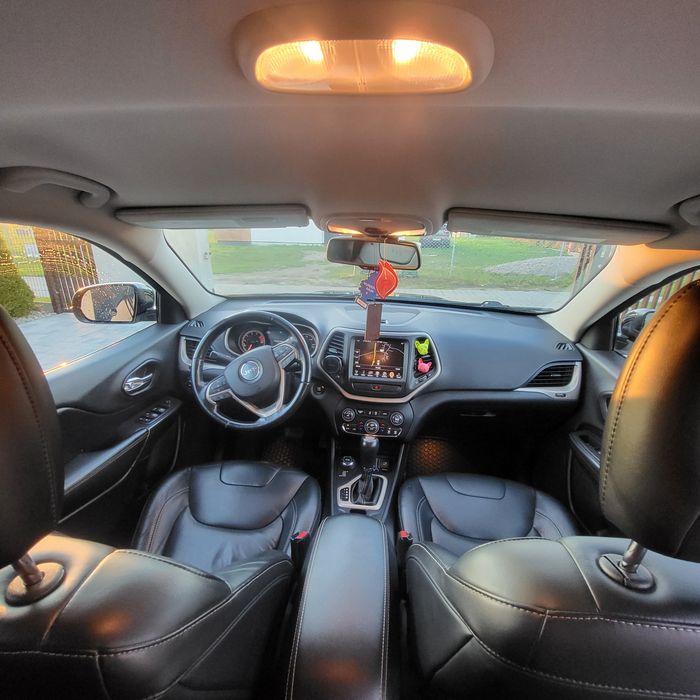 Jeep Cherokee  3.2 benzyna 272 KM