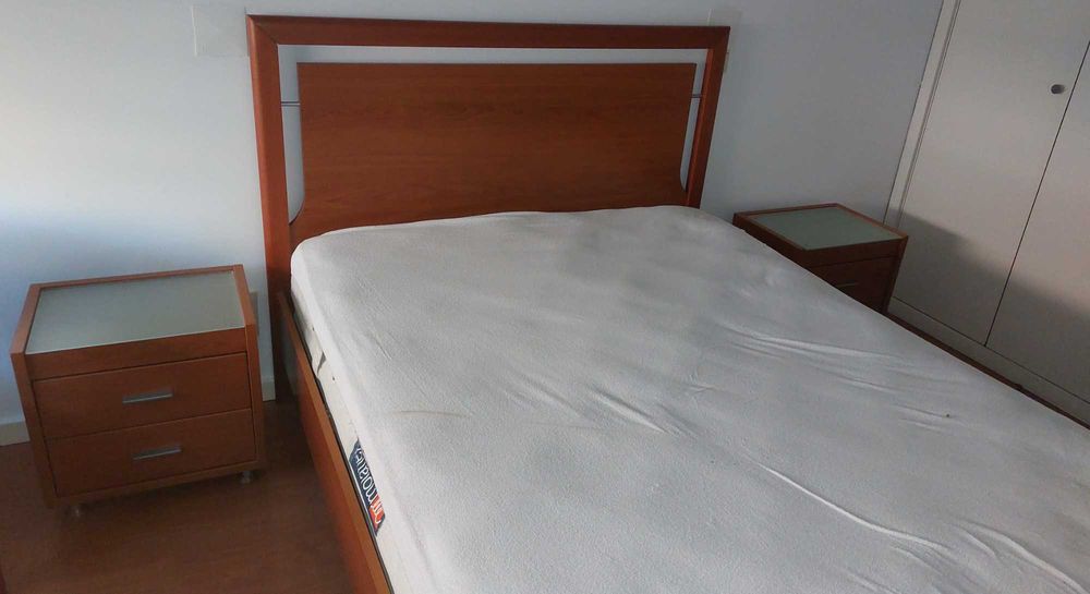 Quarto moderno de casal completo (sem roupeiro)