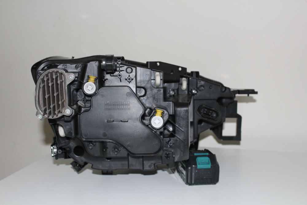 Farol Dianteiro Esquerdo Full LED Volkswagen ID.4 (E11) (2021–2023)