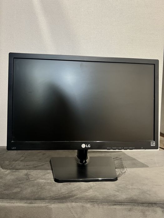 Монітор LG LED 19 дюймів