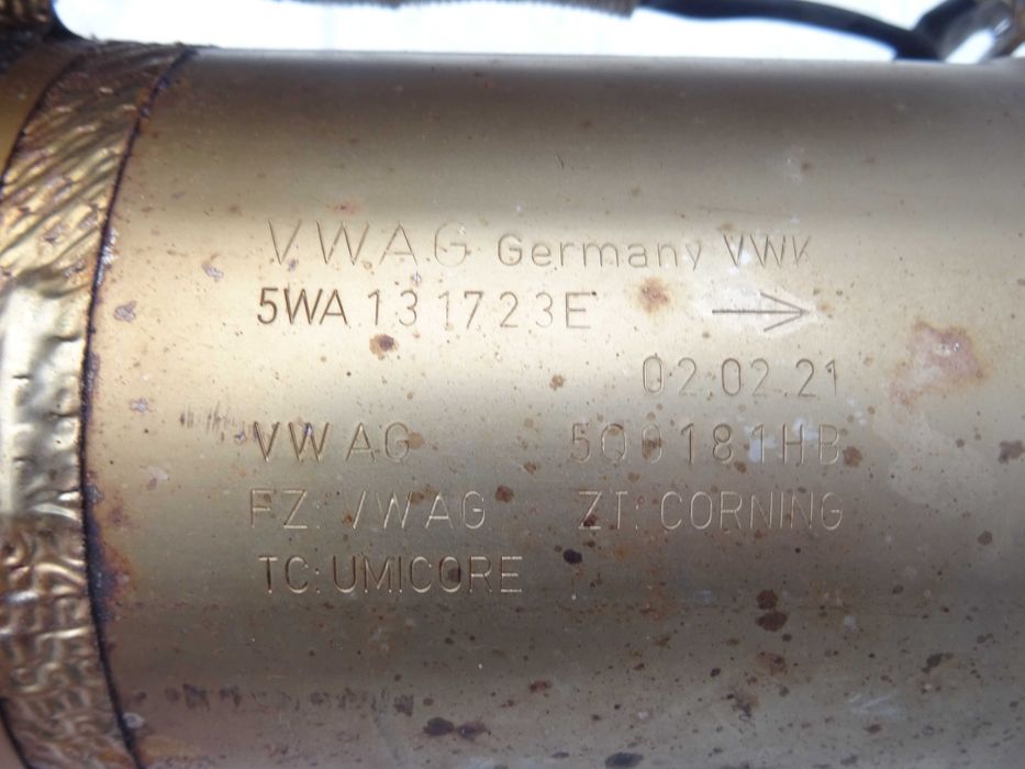 katalizatory vw golf viii 8 r 2.0 tfsi akrapovic komplet