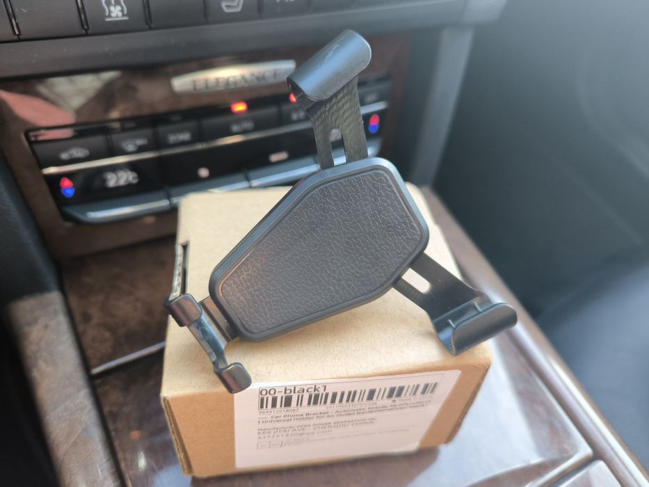 Тримач телефону в авто. Держатель телефона