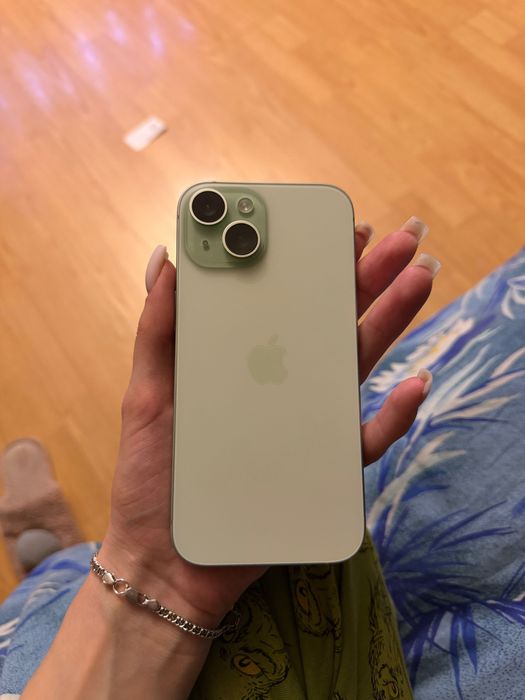 iPhone 15 Light green