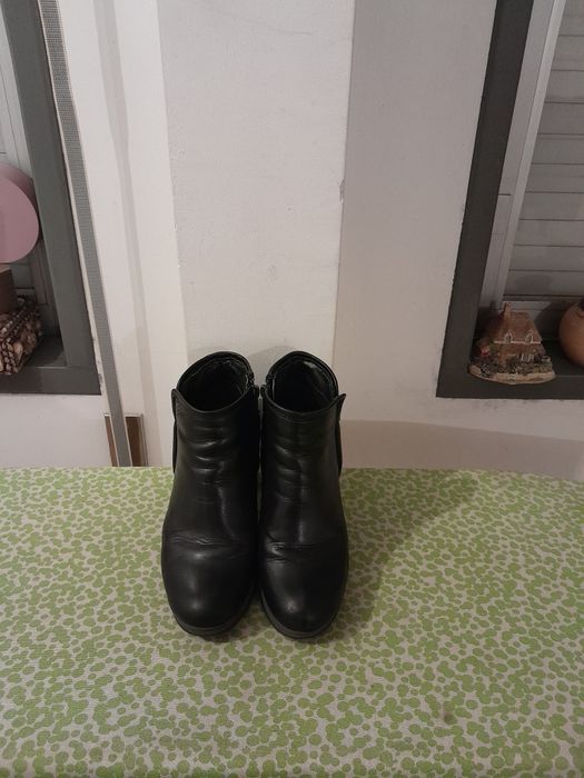 Selling Very Beautiful Ladies' Boots, Like New