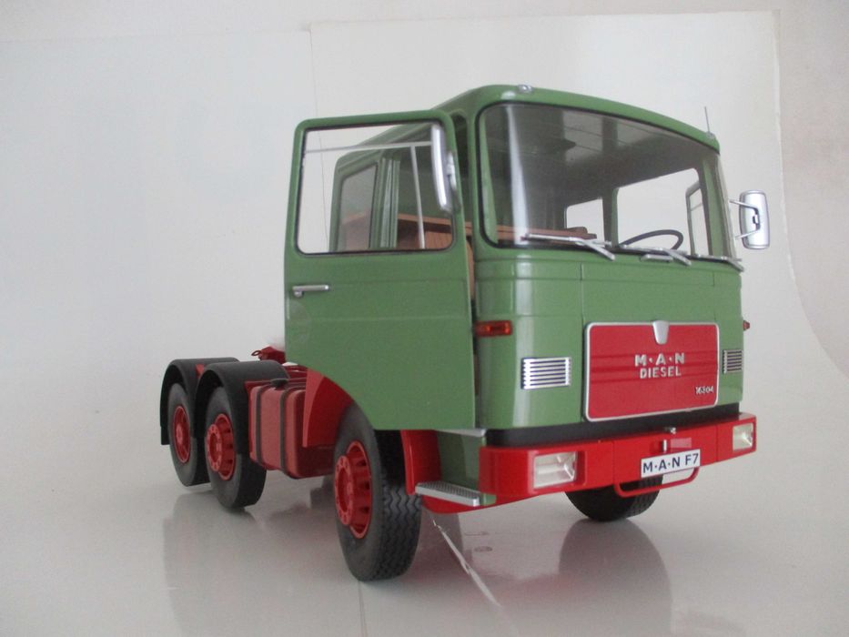 Miniaturas - MAN 16304 F7 TRACTOR TRUCK 1972 - 1.18