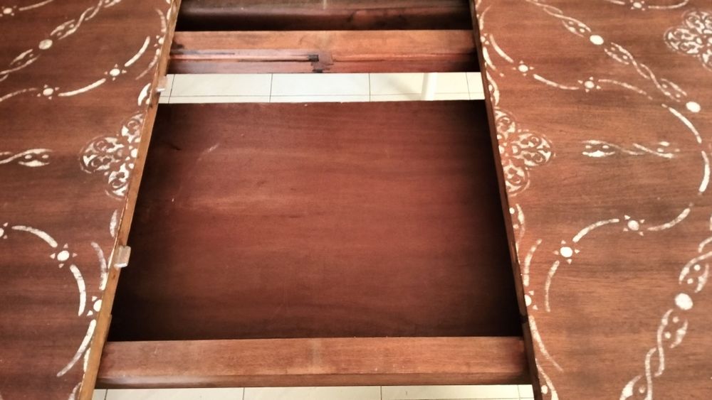 Mesa extensível de madeira