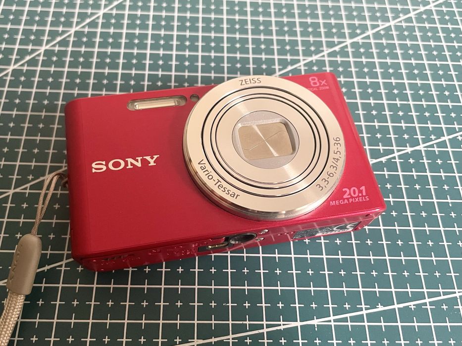 Sony CyberShot W830 Pink Red 20.1MP Zeiss