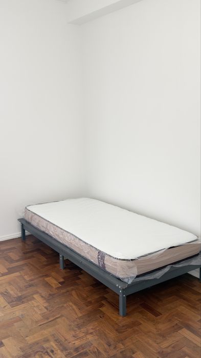 Tenho Quartos  para arrendar , um com varanda e o outro sem varanda , apartamento com duas casas de banho , presik com elevador e todo remodelado