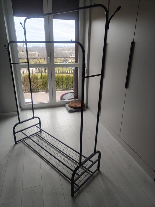 Wieszak na ubrania stojący