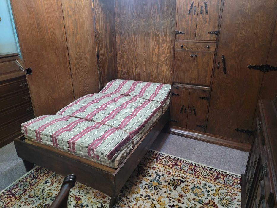 Grande móvel rustico em madeira maciça com cama encastrada - óptimo