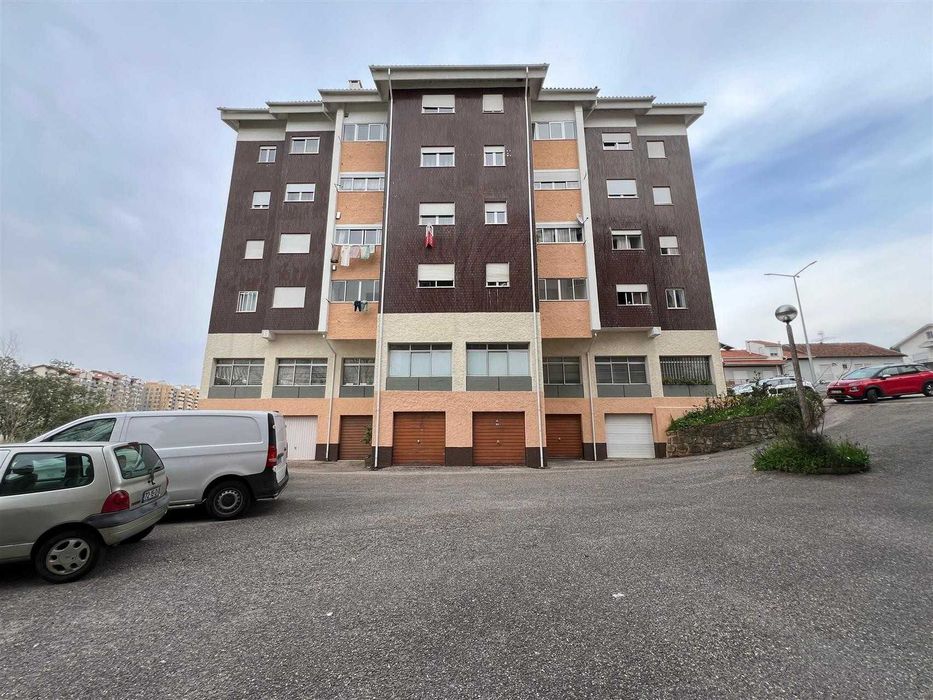 VENDO APARTAMENTO T-2. Local calmo e sossegado, na Zona da Boavista — Santo António dos Olivais, Coimbra