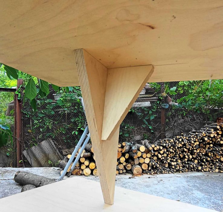 Полички з 12 мм фанери. 4 великі, 2 малі.