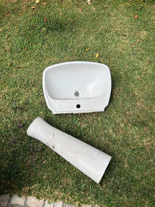 Lavatório sem uso em bom estado