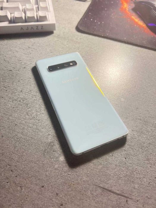 Обміняю samsung s10 8/128
