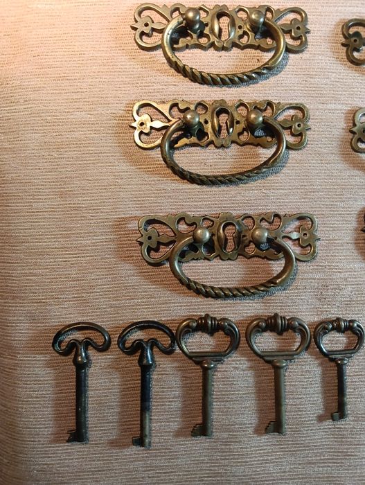 Ferragens Antigas em Latão/Bronze para restauro de móveis