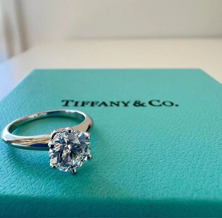 Срібна каблучка з муасанітом 1 карат