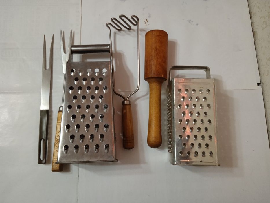 Столові прибори (терка,толкушка)