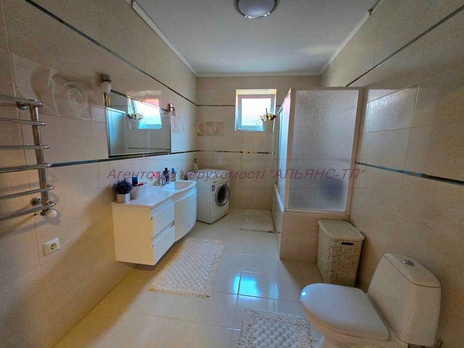 Будинок з ремонтом та меблями , вільний , 9 сот