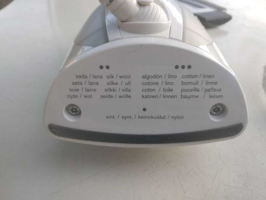 Праска Braun Freestyle 1900 з насадкою для делікатних тканин