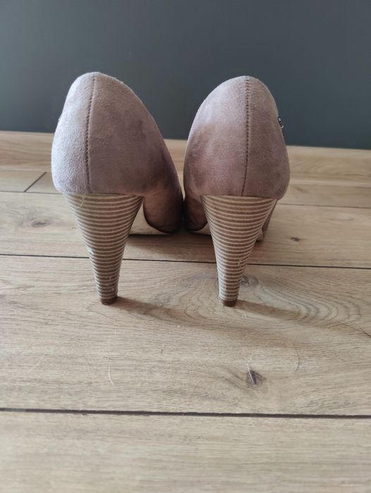 Sprzedam buty na obcasie