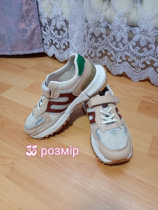 Продам кросівки в гарному стані