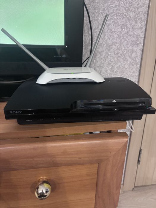 PS3 с додатковими контролерами