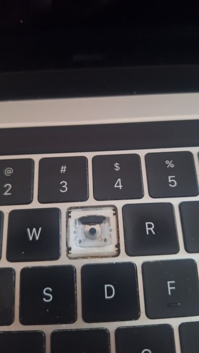MacBook Pro 2018447444790963097603