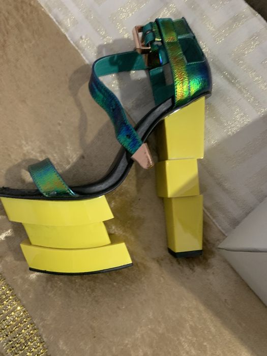 Salto alto verde escuro/Amarelo