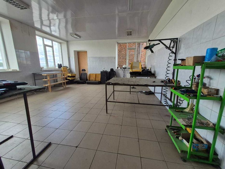 1800м2 приміщення + 30сот землі