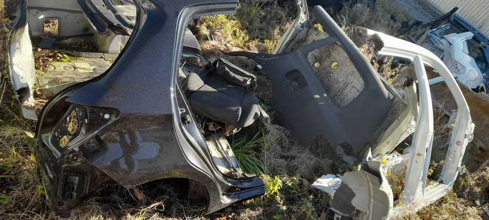 Четверть крило задня права Toyota Yaris III 2013р