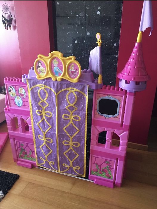 Casinha/Castelo de Princesa Disney grande – crianças brincam lá dentro