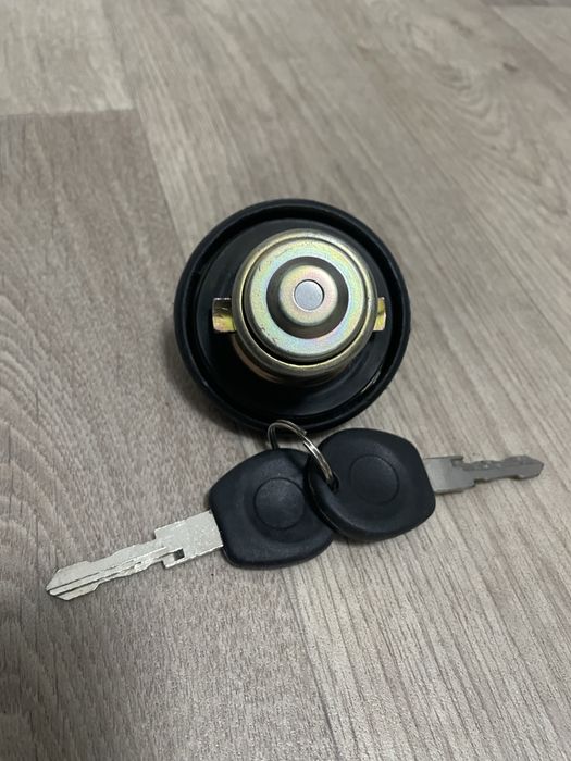 Кришка бака з ключем, пробка бака, замок, для бензобака, пробка Opel
