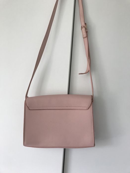 Torebka na pasku blady róź