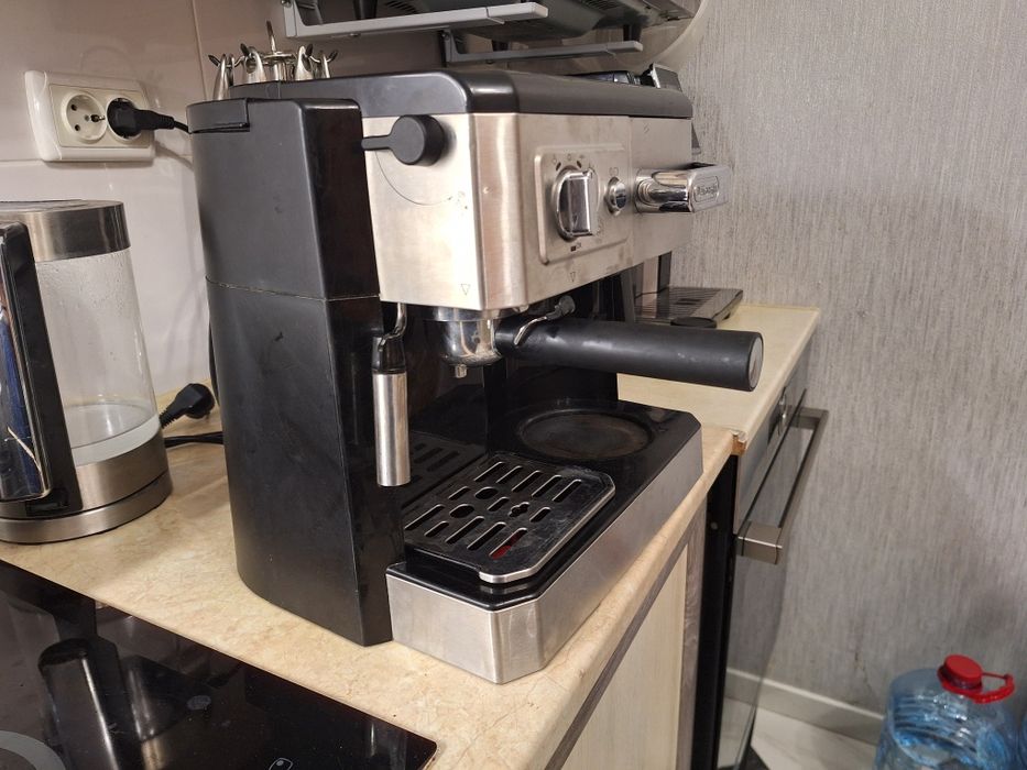 Кавомашина Delonghi ESAM  і рожкова