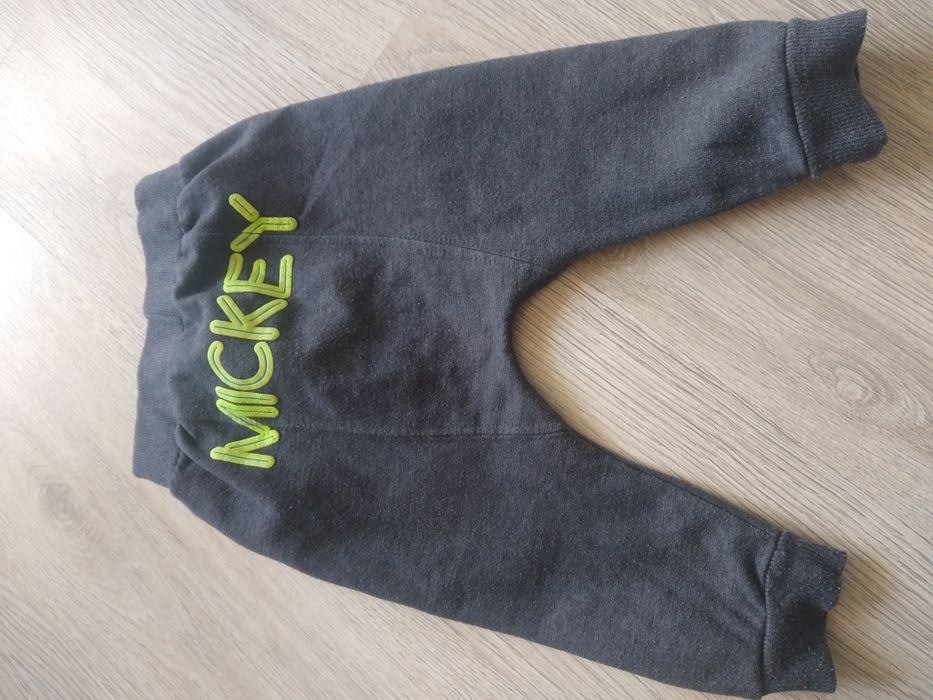 Buggy joggersy joggery legi 74 Disney Mickey spodnie dresowe
