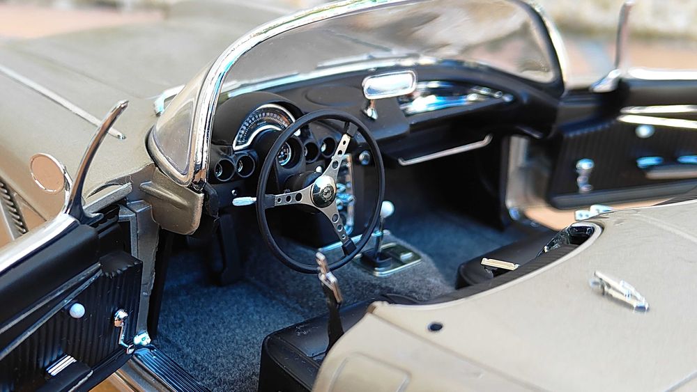 Chevrolet Corvette Spider 1962 AutoArt 1/18