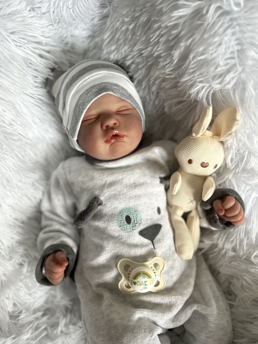 Bebé reborn feito à mão