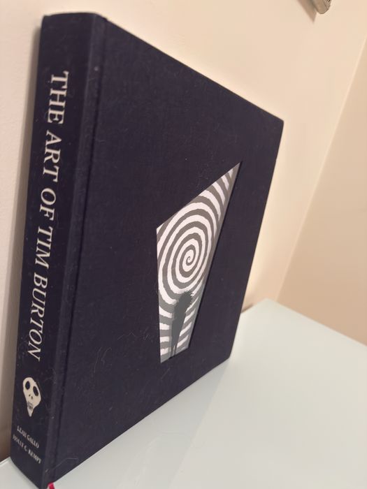 Vendo o livro The Art of Tim Burton edicão original em inglês