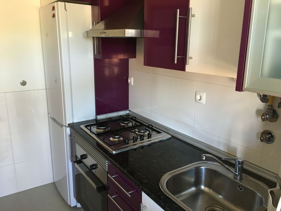 Arrendamento de apartamento T2 na Rua das Furnas