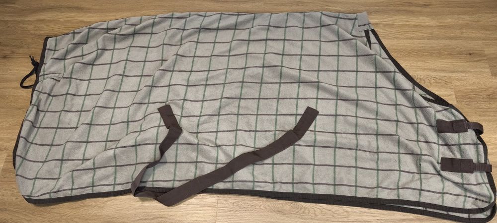 135 cm derka polarowa brązowa pasy