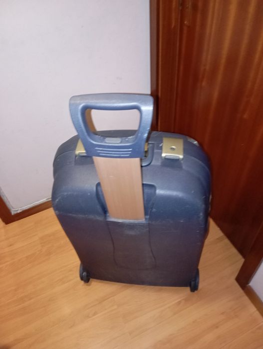 Vendo Mala de viagem rígida 30 Kilos mala de porão