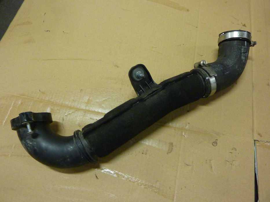 AUDI A4 B8 lift 2,0 TDI CSU przewód rura powietrza 04L145762AG